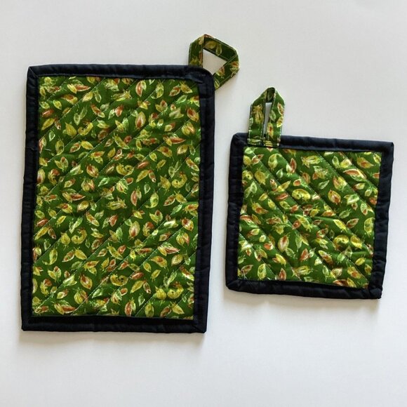 1 Small Table Topper Reversable 2 Pot Holders Christmas Festive Kitchen Linens - Picture 6 of 6